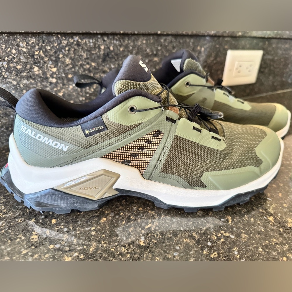 Men’s Salomon Hiking Shoes/Boots - size 8.5 - worn once!
